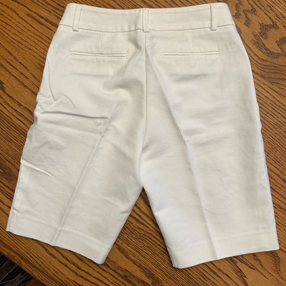 Fitted Bermuda Shorts - Picture 2 of 3